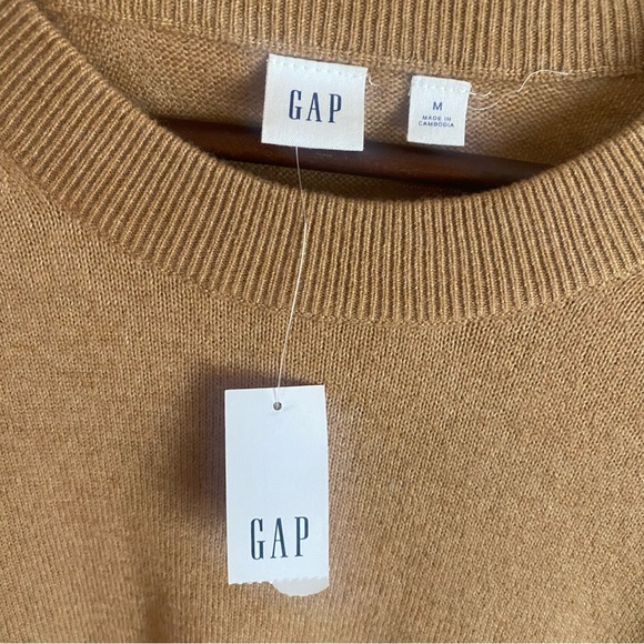 NWT Gap crewneck sweater in tan, M - Picture 2 of 9